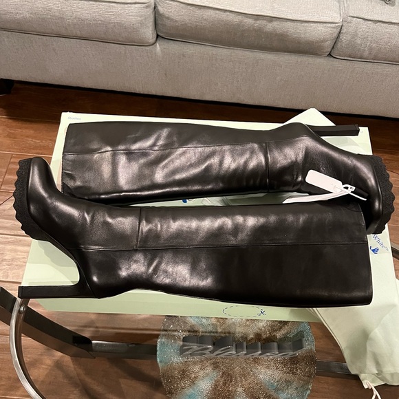 Off White Sponge Sole Leather Chelsea Pull on boots Size 39 EU 9US. - Picture 3 of 11